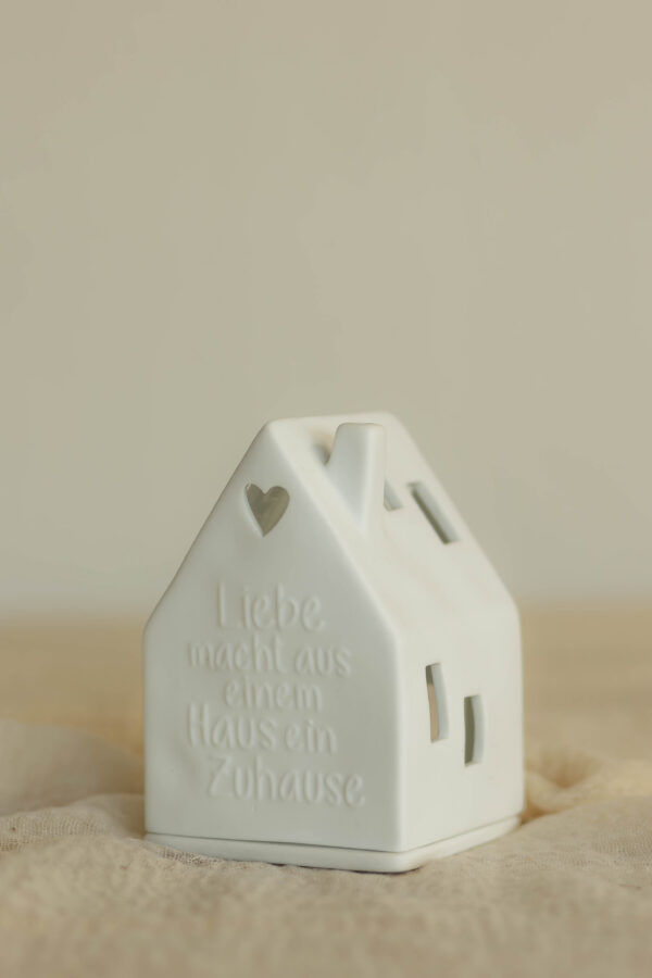 Räder Lichthaus „Liebe macht aus einem Haus ein Zuhause“